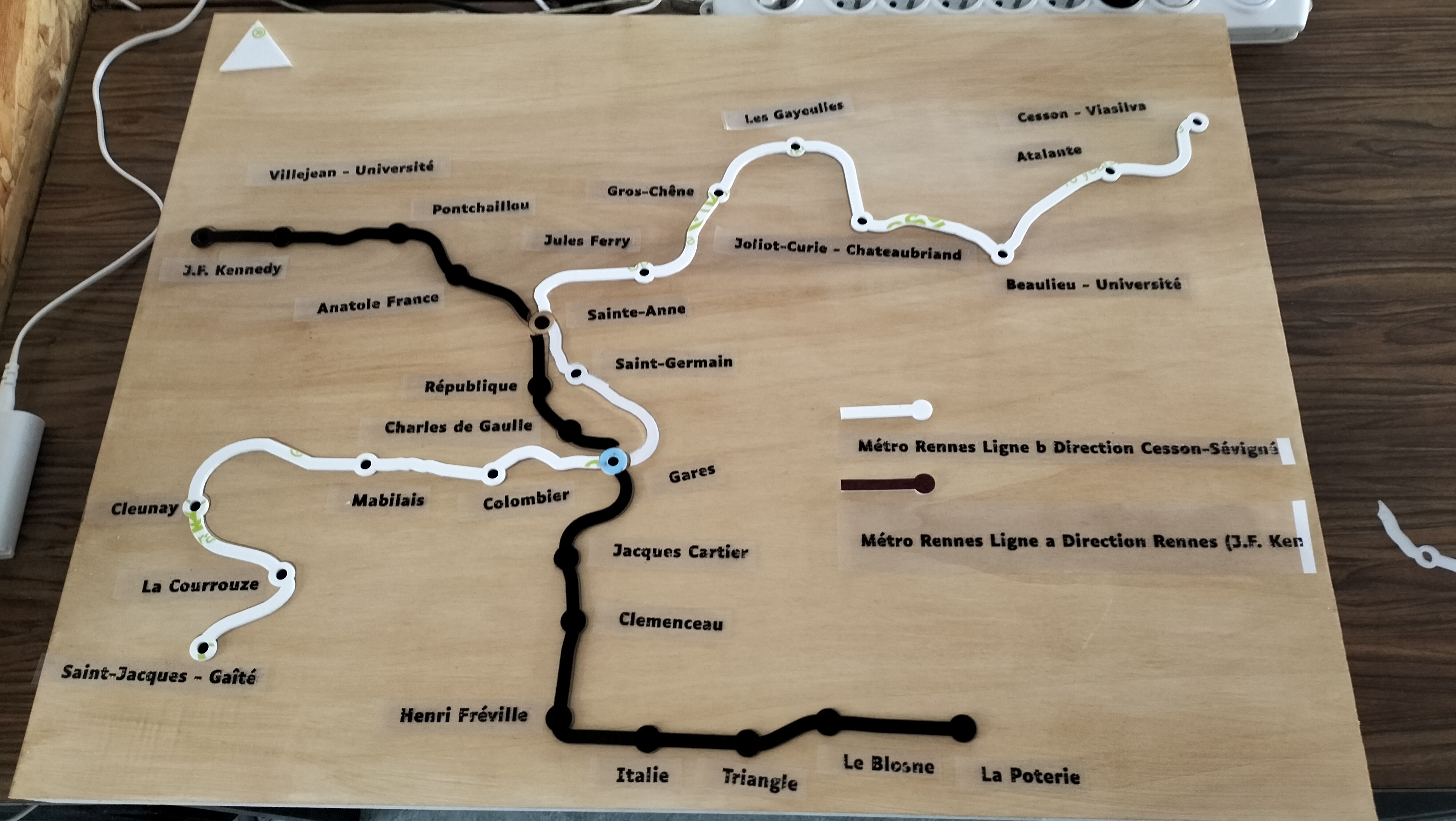 Prépositionnement étiquettes, légendes et triangle pour indiquer le Nord